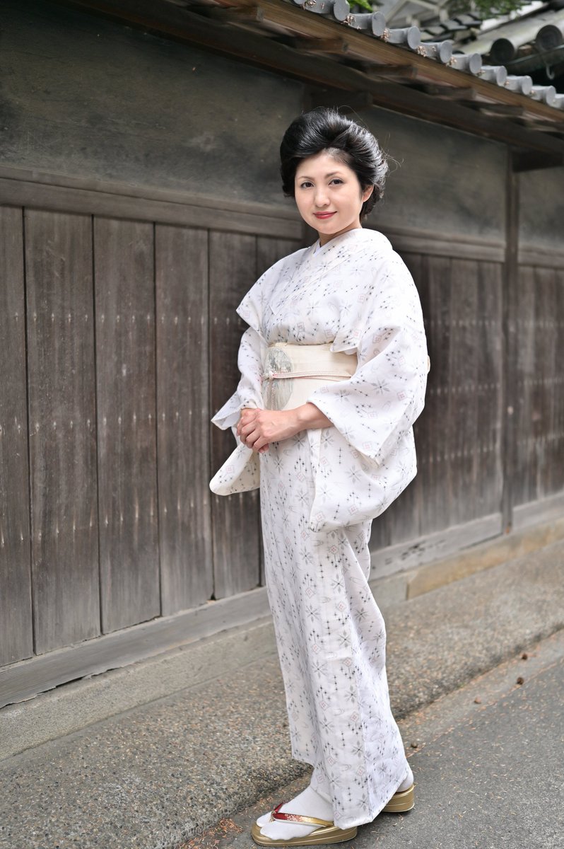 kodera16's tweet photo. #倉敷物語はちまん
#カンヌ国際映画祭
映画「倉敷物語はちまん」関係者の皆様おめでとうご��います。
はちまんのお母さん役のりょうさん全てのシーンで着物を変えて出演、その中から4枚のオフショットを。
協力:#いがらしゆみこ美術館 #HIMEOTOME https://t.co/QMiIaptbH8
