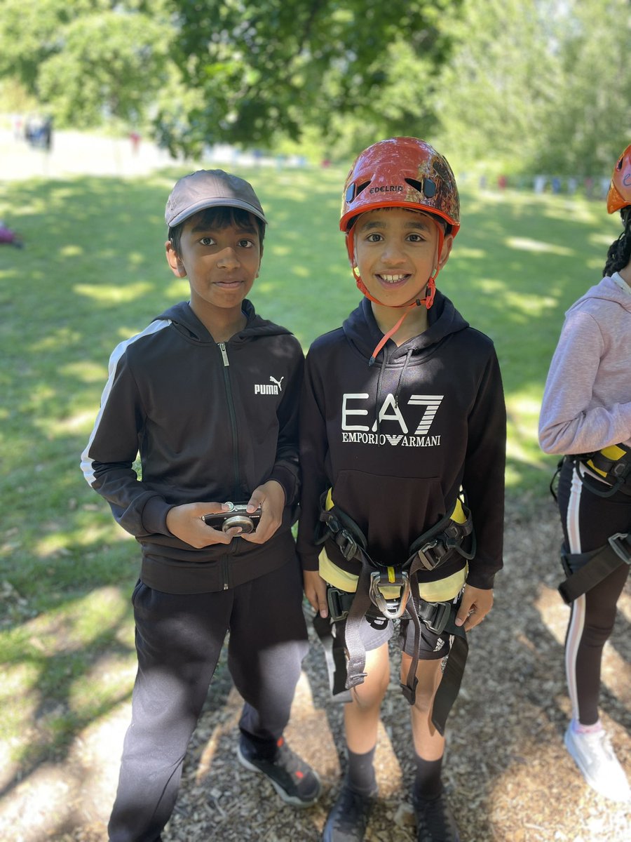 MissMortlock's tweet photo. A glorious day for tree climbing 🌳 @MissFullerBF @mrs_diwanBF @MrsWMohranBFS @HeadBeechfield https://t.co/K1B08XCNBA