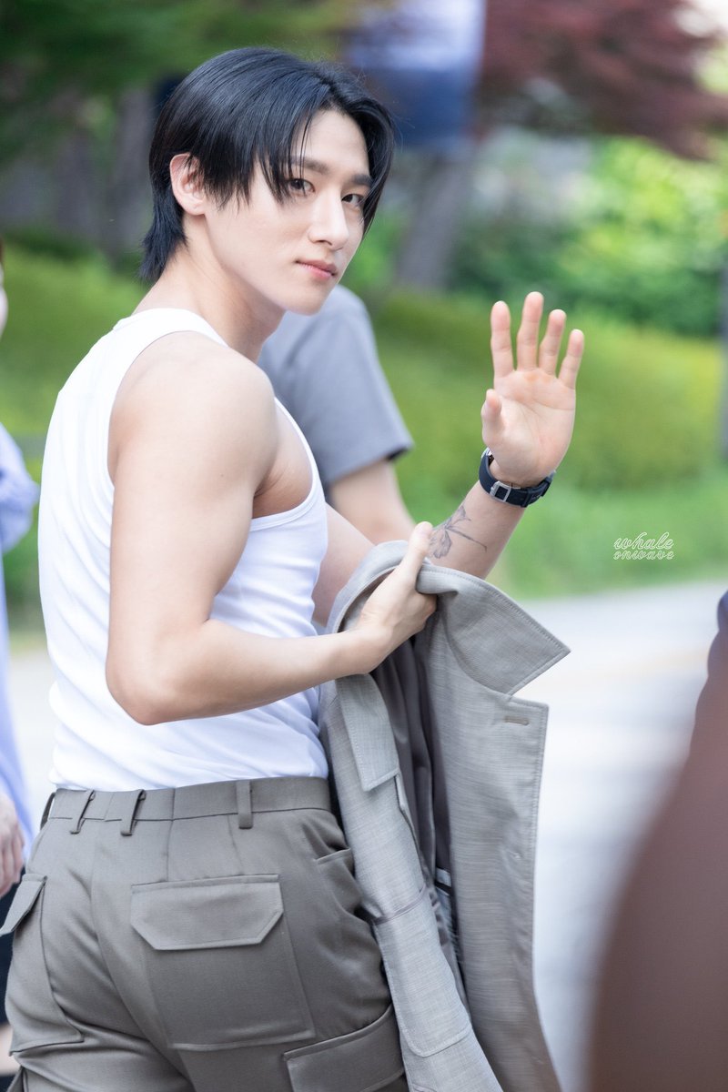 chalse497646's tweet image. ? 이게 뭐야 몸이 왜이래 아니 뭐야 엥