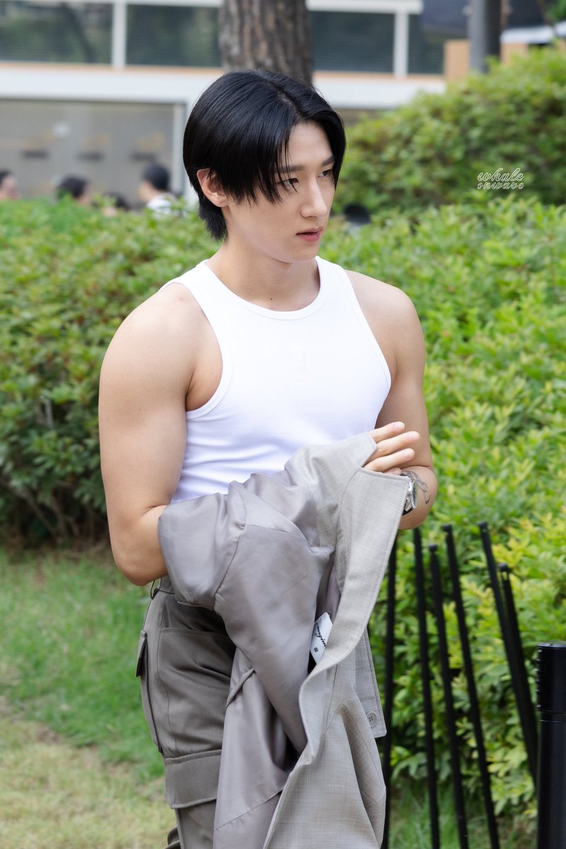 chalse497646's tweet image. ? 이게 뭐야 몸이 왜이래 아니 뭐야 엥