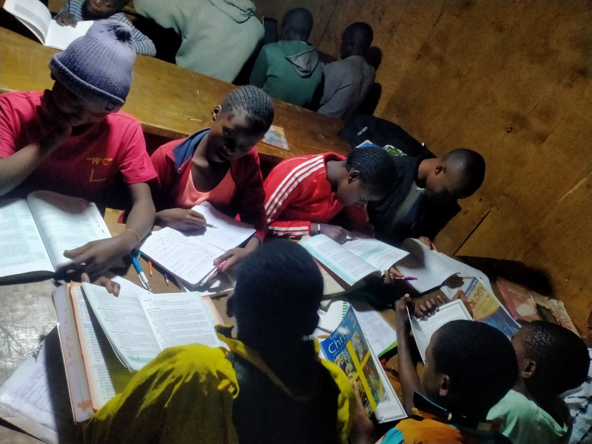challengeaid_a's tweet photo. This week, the Desai Memorial Foundation generously donated textbooks to one of our libraries at Mashimoni School of Hope in Mathare. #thankyouDesai #schoolsofhope #challangeaid #education https://t.co/26p5QxKj2H
