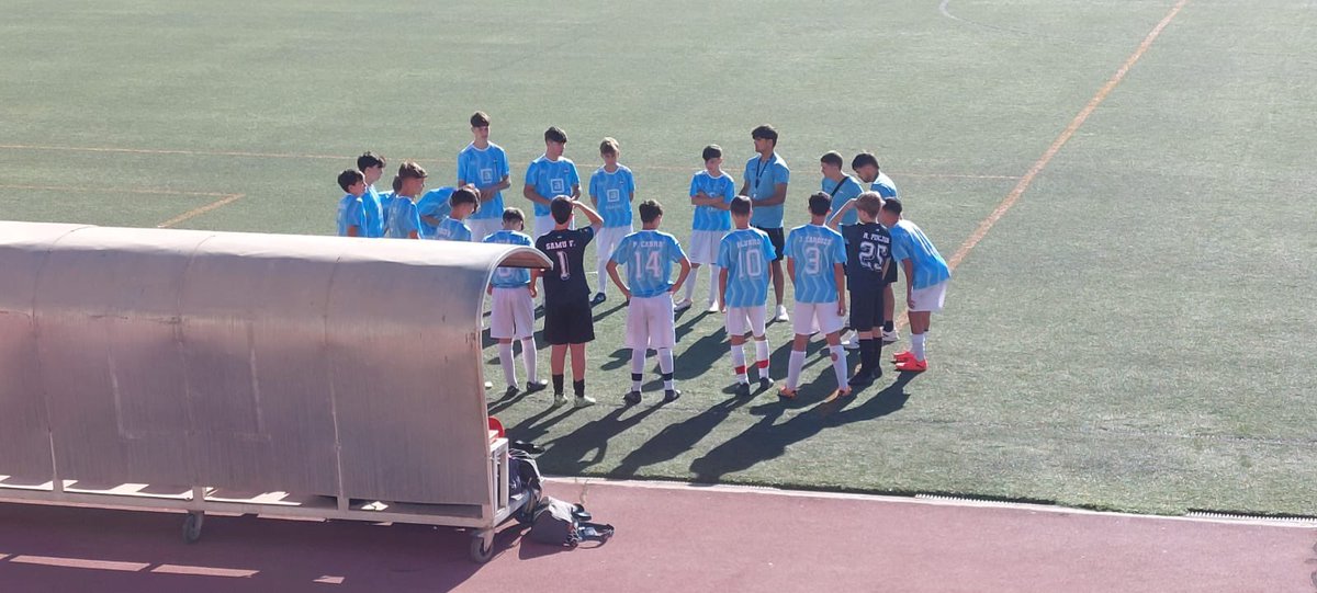 dalvarezmartin_'s tweet photo. CUARTOS DE FINAL

CF Adra 0-1 Benacazón CF

Uno de los partidos más igualados de los cuartos , sensación del que metiera gol se llevaría el pase de ronda, todo parecía indicar que se iba a los penaltis, hasta que a falta de 2 minutos, metimos el 0-1, creímos y lo logramos. https://t.co/pNwakOAh6K