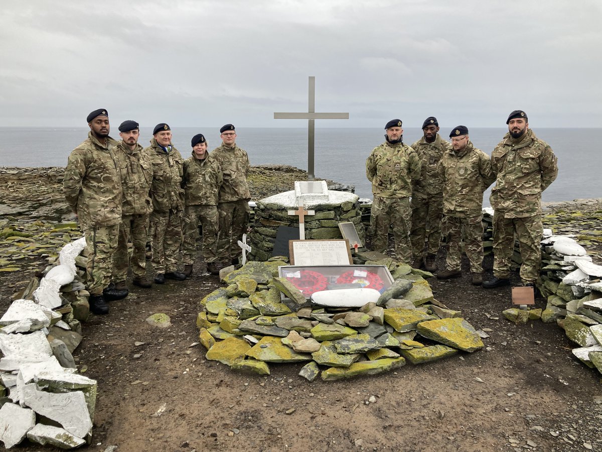 Royal Navy tweet media