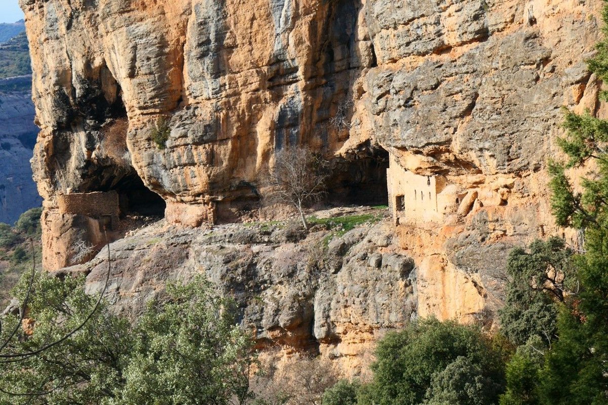 RehabiMed's tweet photo. 📢  International Workshop Espluga de Cuberes
👉 Living inside the Cliff. Analysis of the troglodytic habitat and rural depopulation in the Mediterranean
📢 SUBMIT THE APPLICATION FOR PARTICIPATION AND SCHOLARSHIP UNTIL 15th JUNE 
+ info in https://t.co/G5j422KsG1 https://t.co/NipZ3b8iyG