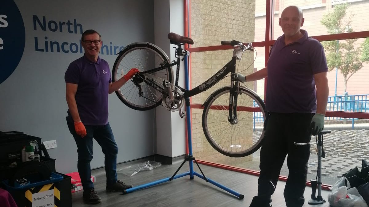 *Scunthorpe Central Library Dr Bike - Today only - 10-1pm*

Mechanic Tutor Jon and our fantastic volunteers are at Scunthorpe Central library until 1pm today to fix your brakes, punctures, skipping gears and conduct general safety checks for free!

Pop down today and say hello.