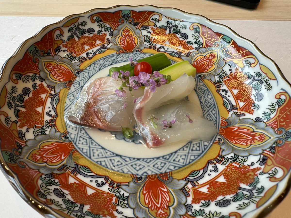 sqkitrip's tweet photo. 【関西出身の大将が握るお鮨🍣✨】
📍鮨まえだ / 名古屋

関西に10店舗ほどある人気のお鮨屋さんが名古屋に初進出！！1番高くても14,000円コースでめちゃくちゃ美味しい&amp;20品以上と満足の量✨コスパ神😼！本当にどれも美味しくて、自然に目を閉じて堪能してた🤣笑

https://t.co/m7QPSaeAQR https://t.co/KQOYK2AbdR