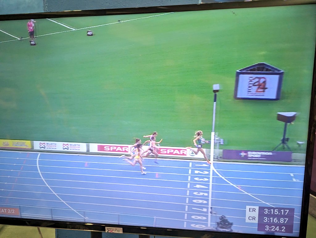 Cathal_Dennehy's tweet photo. Another masterful anchor leg from Sharlene Mawdsley who was a very late call-up for the 4x4 heats, carrying Ireland to victory in 3:24.81.

Splits:

Sophie Becker: 51.64
Phil Healy: 51.29
Lauren Cadden: 52.12
Mawdsley: 49.76🔥 https://t.co/DVjbdLqKvj