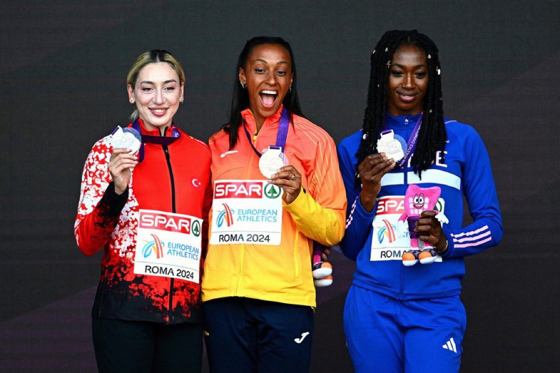 ucan_izzet's tweet photo. İtalya’nın başkenti Roma’da devam eden Büyükler Avrupa Atletizm Şampiyonasında üç adım atlama finalinde Avrupa 2.'si olan milli atletimiz Tuğba Danışmaz’ı, antrenörlerini ve Federasyon başkanı @Fatih_Cintimar ‘ı tebrik ediyorum. https://t.co/gIhdBLQ9Zc