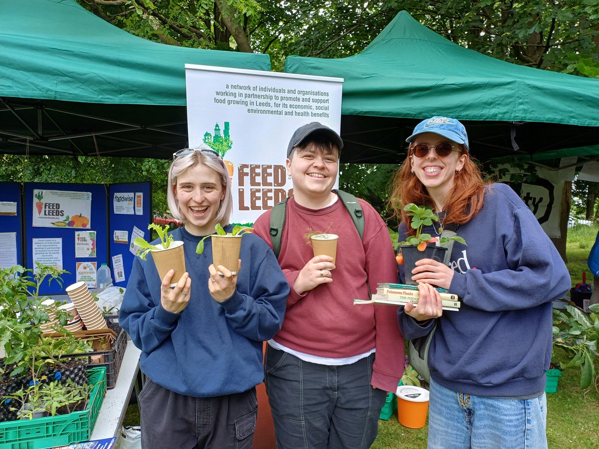 Feed_Leeds's tweet photo. We had a great time at the @BedfordFields #permaculture event on Sat giving away edible seedlings π± #getgrowingLeeds https://t.co/d79AxBKsA2