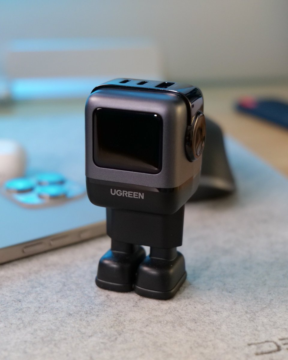 AlexReframe's tweet photo. #CONCOURS 🔥 

3 Chargeurs UGREEN RobotGaN 65W à gagner ! 

Pour participer : 

1️⃣ Suis @AlexReframe et @UgreenFR 
2️⃣ Like ❤️ et RT 🔁 ce post 
3️⃣ Écris en commentaire la couleur que tu aimerais gagner (Noir ou Violet)

Tirage au sort des 3 gagnants dans une semaine :) le mardi 18 juin 2024 ! Bonne chance 🍀 ! 

Le RobotGaN 65W est un chargeur USB-C futuriste en forme de robot. Il permet de charger rapidement plusieurs appareils comme un smartphone, un MacBook Air M2 à 51% en 30 minutes etc. 
Il a deux ports USB-C et un port USB-A. Un petit écran en façade donne des formations sur l’état de la charge grâce à 3 expressions (quand le chargeur est branché sur une prise). Protections contre la surtension, la surchauffe et les courts-circuits sont de la partie ! J’ai fait un Reels sur le produit si vous voulez voir à quoi ça ressemble en fonctionnement. 
(Collaboration Commerciale non rémunérée)