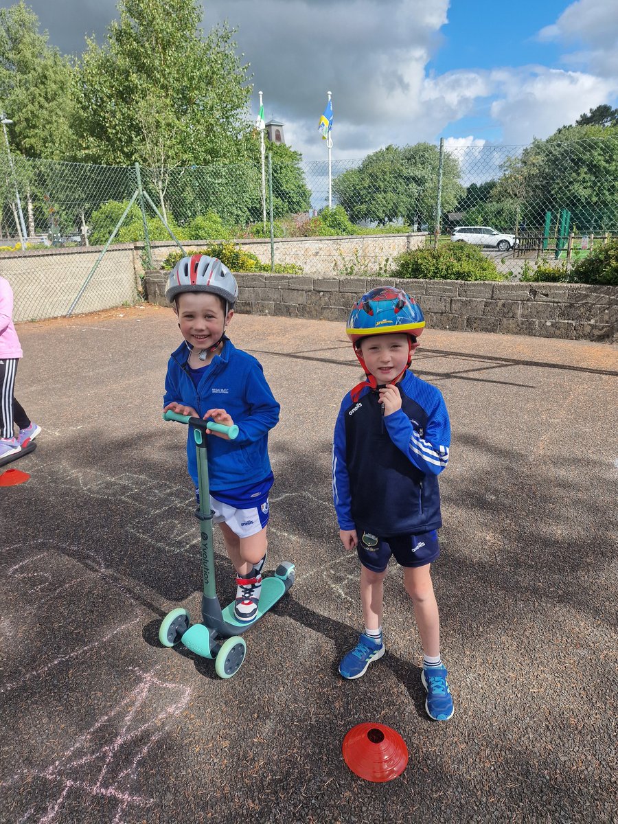 SilverminesNS's tweet photo. Fantastic Scooting Workshop with our Junior Room with Lorraine Farrell Green Schools Travel Education Officer....Well done to all in our Junior Room 🛴🛴🛴🛴☀️☀️☀️@GreenSchoolsIre https://t.co/blXCQw0jsi