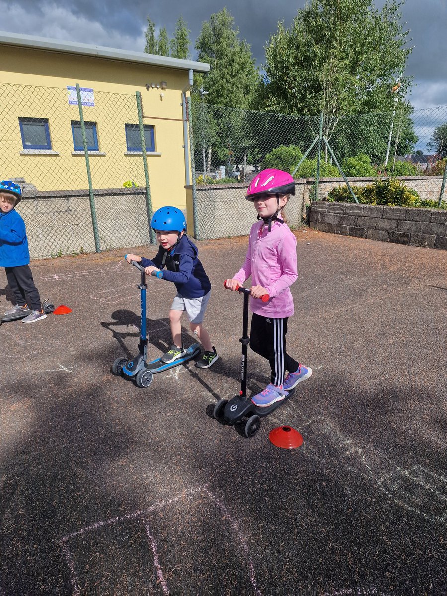 SilverminesNS's tweet photo. Fantastic Scooting Workshop with our Junior Room with Lorraine Farrell Green Schools Travel Education Officer....Well done to all in our Junior Room 🛴🛴🛴🛴☀️☀️☀️@GreenSchoolsIre https://t.co/blXCQw0jsi
