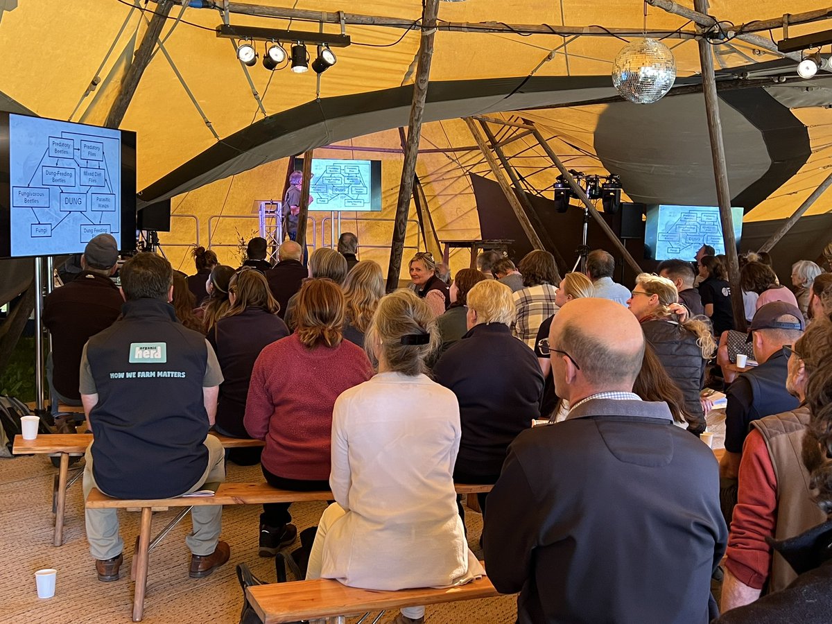 Entomologist Darren Mann now enthusing about #DungBeetles to a packed audience, covering their ecology &amp; conservation status
🐄🐏💩🪲👍 #DungBeetleConf