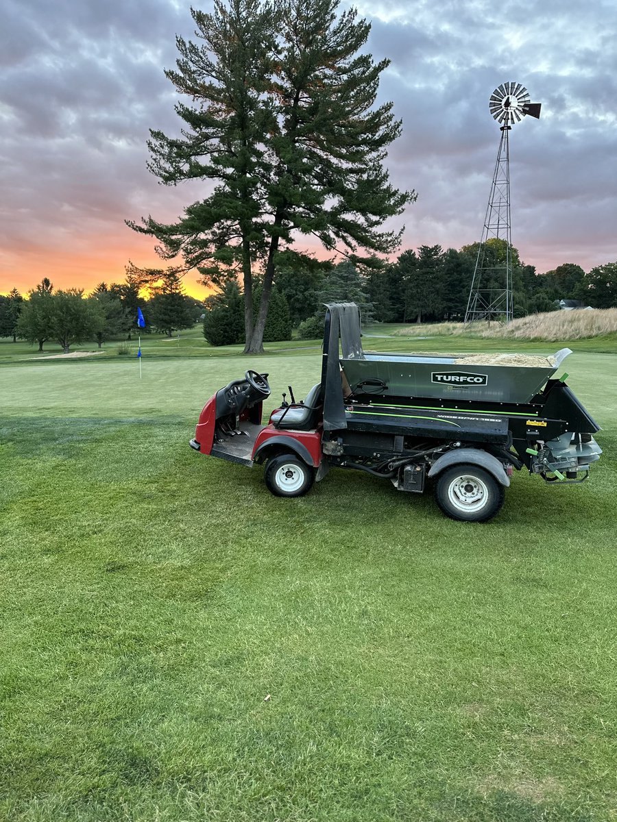 OGCgrounds's tweet image. It’s the Greens turn for a light topdressing! A necessary evil (if you ask our equipment manager) to keep things rolling nicely. @USGAGrnSection @Gmanos86