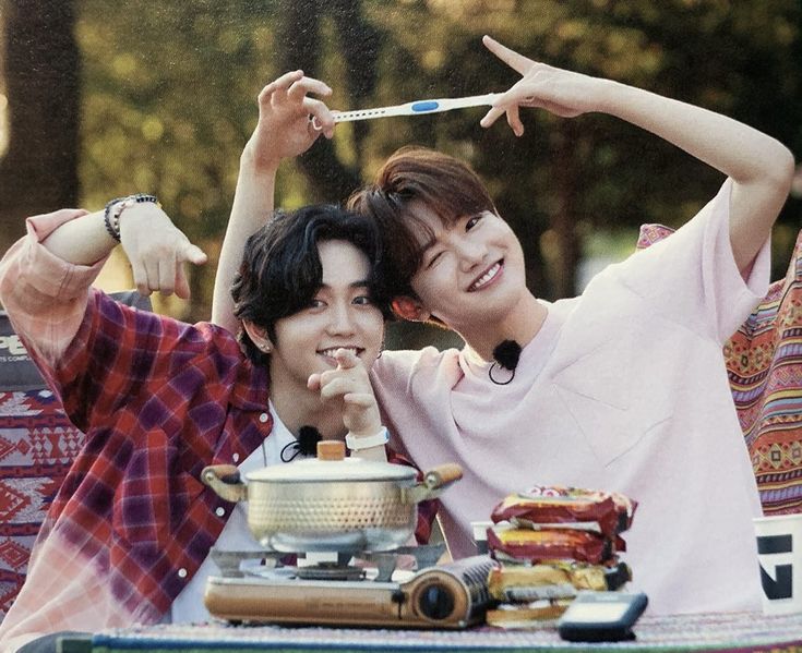 yakyuuult's tweet photo. kygm,
a #mashikyu mini au

where in ezekiel (kjk) is feeling uncertain about whether he still has feelings for his long-term boyfriend of five years, maven (msh). https://t.co/4gb9LHXJAa