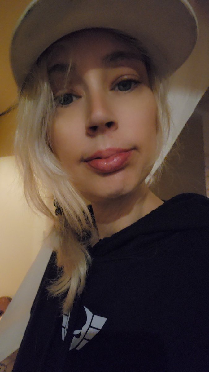 Kitteeh_TTV tweet media