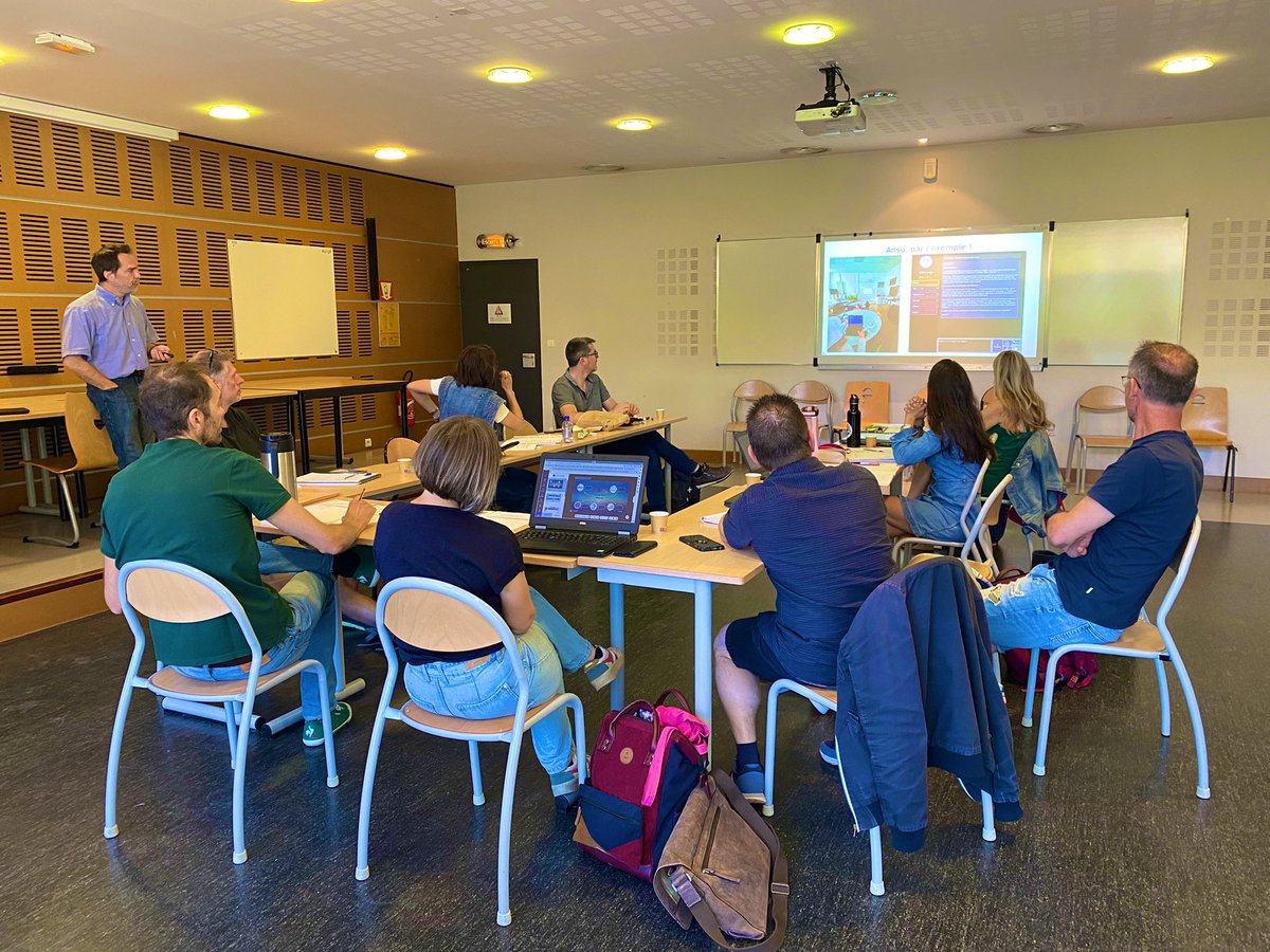 DranePaca's tweet photo. 🤖Réunion du groupe #IA de la DRANE PACA  au collège de Sainte Tulle🤖

🔶Retour d’expériences, de tests d’outils

🟥 Présentation de nouvelles applis

🔷Perspectives pour 2024/2025

#formation #intelligenceartificielle https://t.co/N9xcmwrGE5