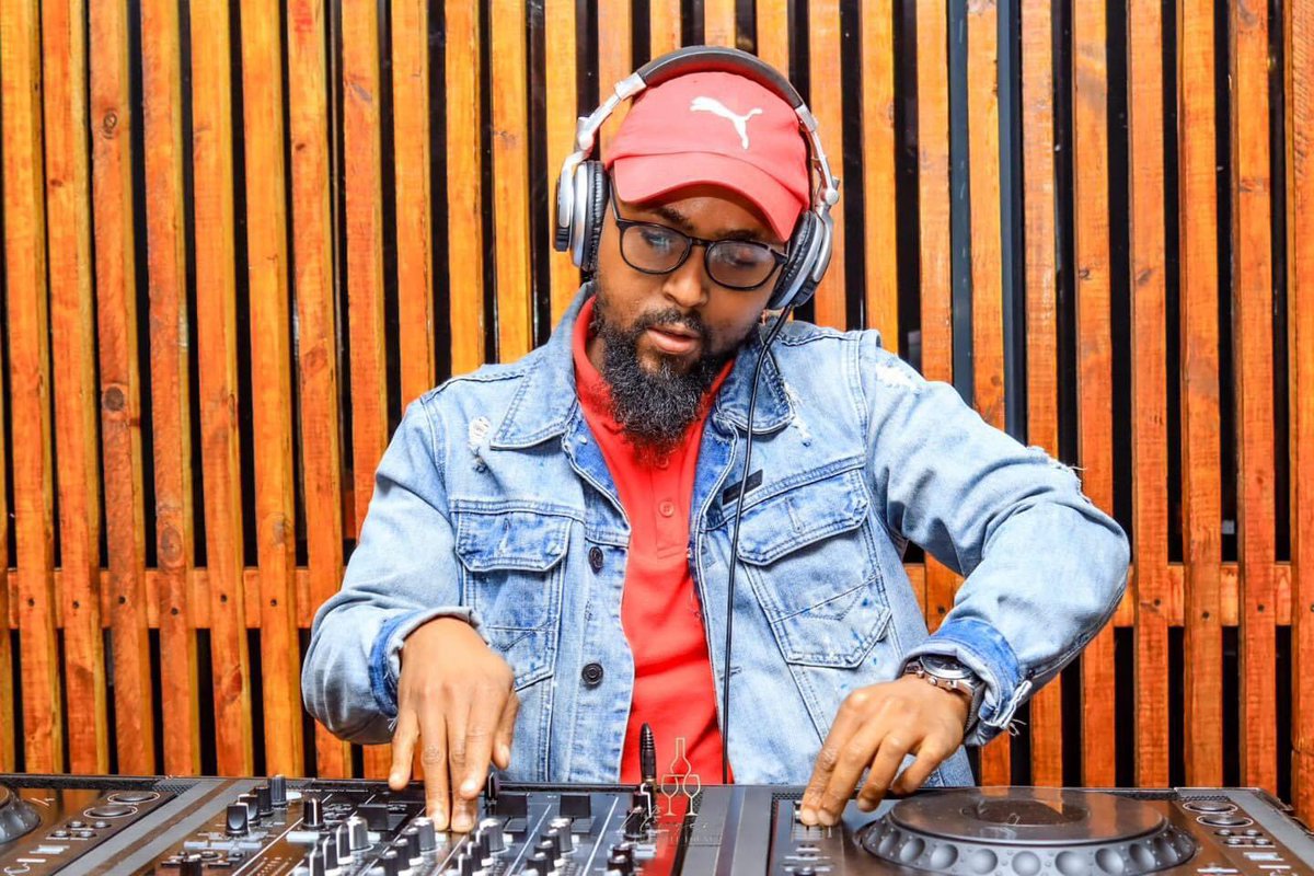 realsirnova's tweet photo. New Mix Alert 🚨 

https://t.co/MWZeqsV9la

#GalaxyZFlip5 #housemusic #southafricanhouse https://t.co/efU7i6dHyZ