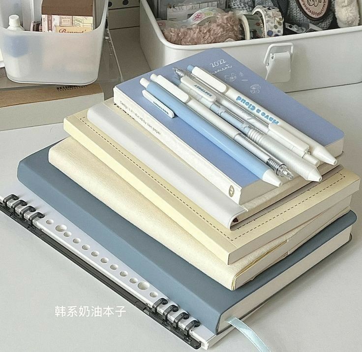 studydallas's tweet photo. ✿ search:   #studytwt #langtwt ! 

        - bella, ela/dela, 05s
        - téc. design de interiores !
        - foco: aprender a estudar

✿: glee, livros, disney, azul, musicais ! 
     
       ↺/♡: moots ! https://t.co/6b266Dvv5V