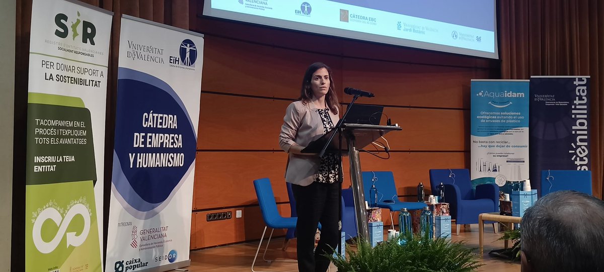 Sostenible_UV's tweet photo. La Vicerectora de Sostenibilitat, Cooperació i Vida Saludable de la UV, Pilar Serra, a l'apertura del I Encuentro de Entidades Valencianas Socialmente Responsables, al Jardí Botànic. https://t.co/1ck45RCfYa