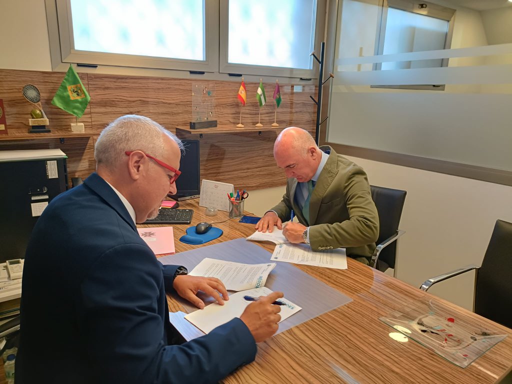 ¡Retomamos nuestra consulta dental solidaria!🦷🪥
Hoy, D. Fernando Moreno Muñoz (nuestro presidente) ha firmado el convenio de colaboración con el Ilustre Colegio de Dentistas de Málaga haciendo posible esta realidad.