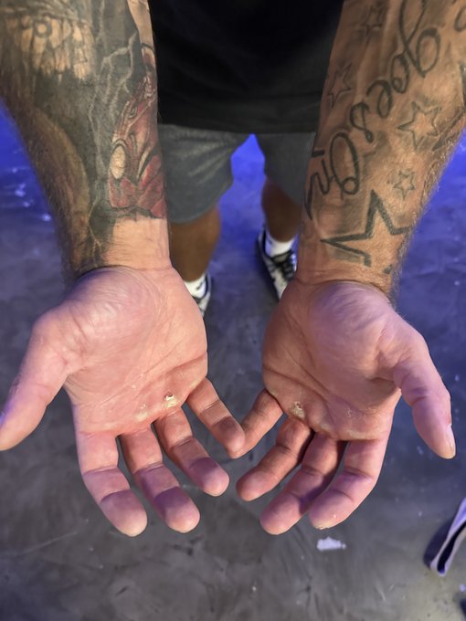 I&rsquo;ll get you over my knee and show you what these big rough hands can do 😉😈👋🏼 https://t.co/ujyaY3P4X<a href="/tag/news"class="tags"><span>#news</span></a><a href="/tag/prisonofficer"class="tags"><span>#prisonofficer</span></a><a href="/tag/hmpwandsworth"class="tags"><span>#hmpwandsworth</span></a>