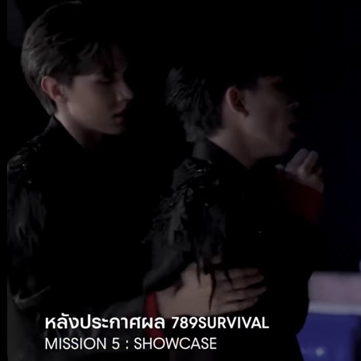 alexbokbakboii's tweet photo. นึกถึงที่เจย์พูดเลย พี่อเล้กเค้าเป็นคนจะนิ่งๆยิ้มหวานแต่พอเวลามีใครเส้าพี่อเล้กเค้าจะเป็นคนที่เข้าไปชาร์จคนแรกตลอดเลย ผู้พิทักษ์รอยยิ้มของทุกคนจริงๆ🥹💗 #ROLLINGOFTHEDICE_EP01 #ALEXbuckland https://t.co/jX1kofBtar