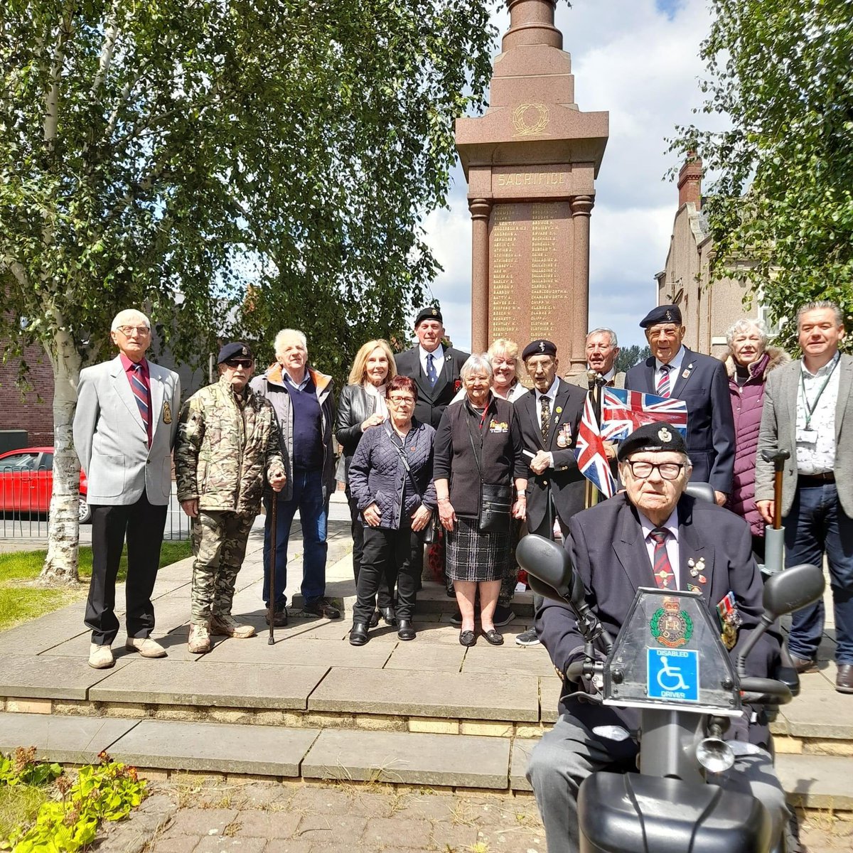 Mexborough1st's tweet photo. Huge pleasure to support our local @PoppyLegion branch &amp; Mexborough Heritage Society + New Pastures school &amp; many others last Thu to commemorate 80 years since the D-Day landings 

#MexboroughRemembers #WeWillRememberThem 

https://t.co/OK2aNB72Ds
👇 https://t.co/RkD32KE80T