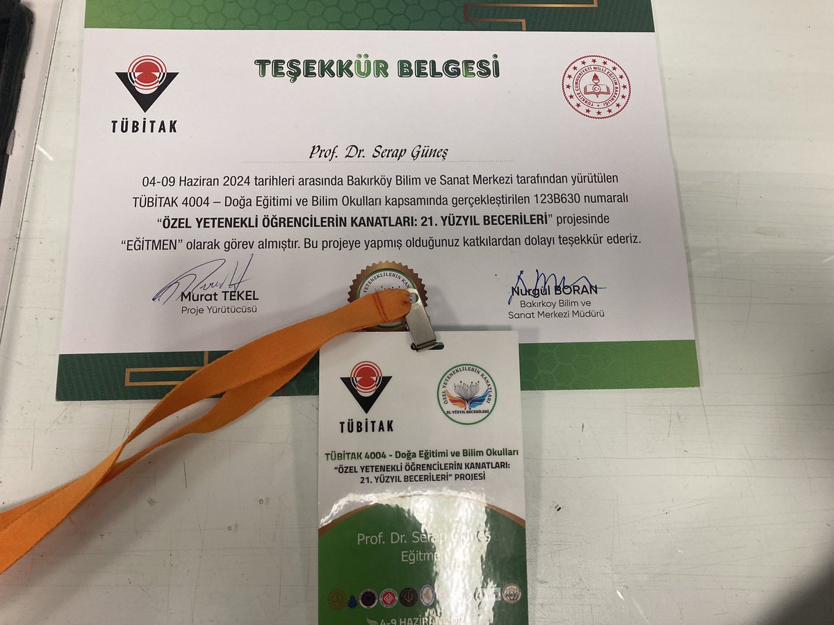 Hafta sonu Tübitak-4004 projesi kapsamında “Yenilenebilir Enerjide Güneş Gibi Ol” etkinliğiyle gençlerimize eğitim verdim. Harika bir deneyimdi. Bakırköy Bilsem Ekibine başta proje yürütücüsü Murat Tekel ve Bakırköy Bilsem Müdürü Nurgül Boran Hocalarım olmak üzere teşekkürler🙏