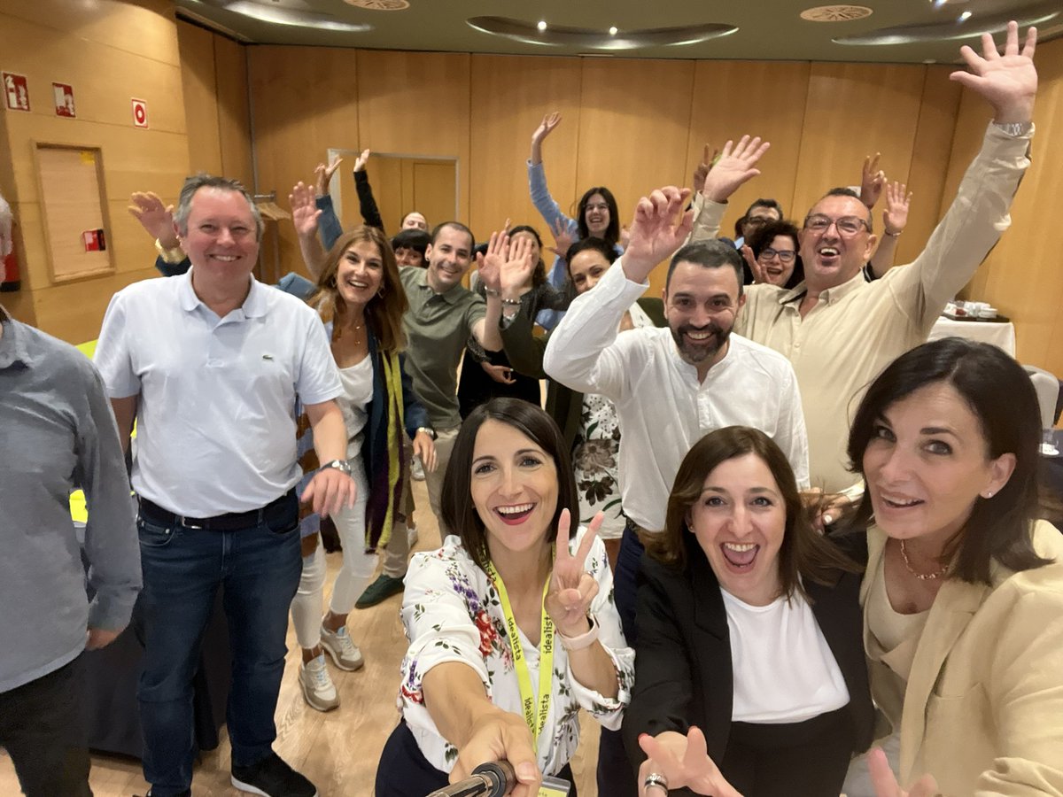 #workshopidealista Huesca 11-06-24 aprendemos juntos como la tecnología y la ia nos pueden ayudar en nuestro día a día. Muchas gracias por venir.