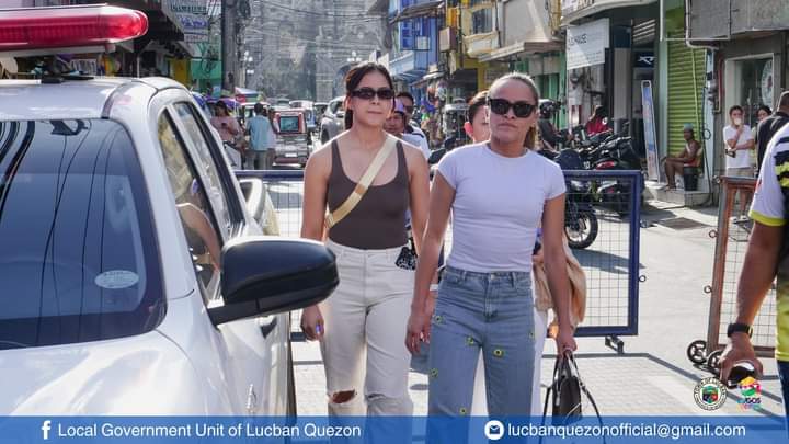 TenX10_98's tweet photo. mother @eyalaureee @Rondina011 huhu bat di nyo po sinabe punta kayo dito sa lucban, quezon😭😭😭

balik po kayooo.. kahit next year.. pahiyas or sa Buhusan(Easter Sunday)..😭😭

sama nyo na din po si @Duremdes5 or kung sino pa gusto nyo.. pramis masaya po.🫶🏻🫶🏻🫶🏻 https://t.co/Cue13cHIi3
