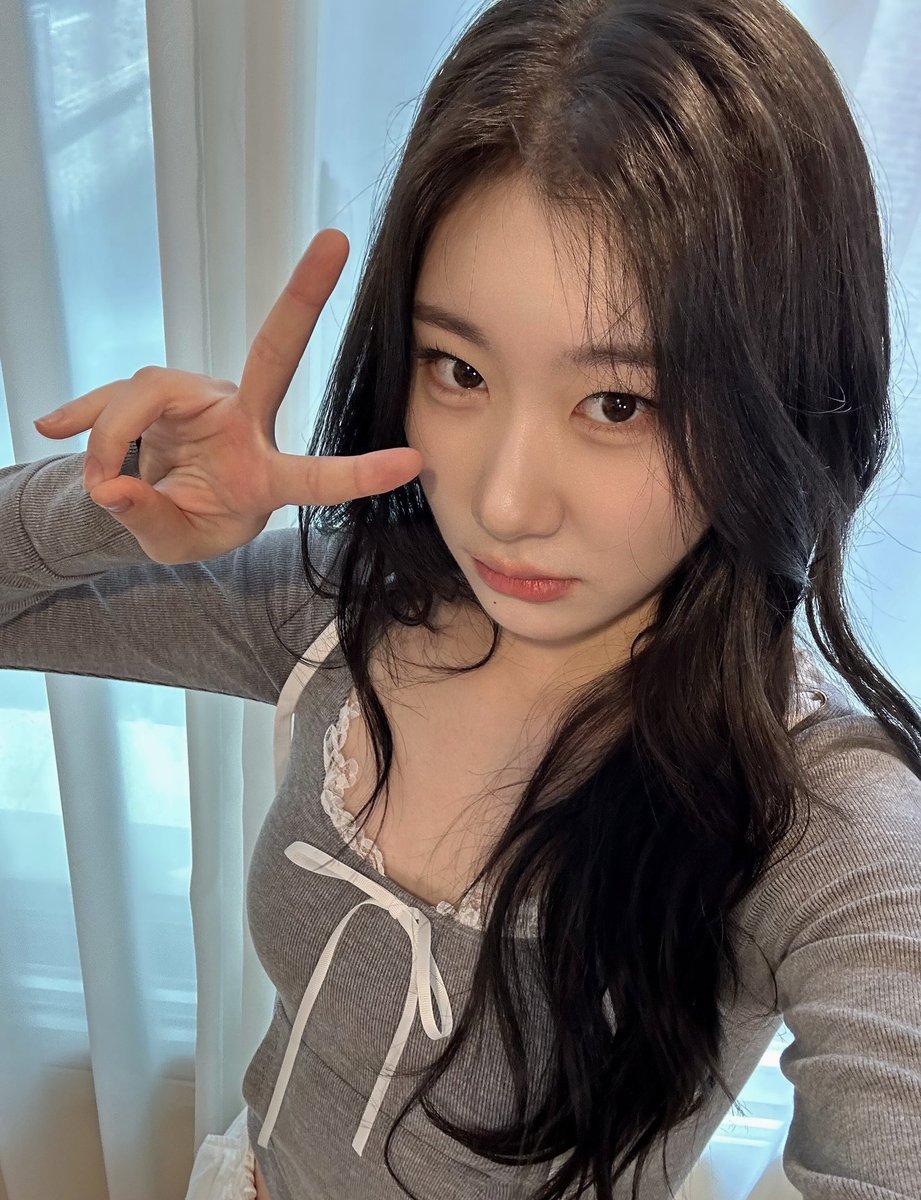 ITZYofficial's tweet photo. [ #채령이배불렁친구불렁 ]
무맥락도 ROCK이다 🎤
채배불의 첫 페이지를 함께 채워주신 #YoungK #영케이 선배님 🦊
🎬 https://t.co/pJdSiAgkL6

#ITZY #MIDZY @ITZYofficial
#CHAERYEONG #채령 #채배불
#DAY6 #데이식스 @day6official https://t.co/Prf6ja04km