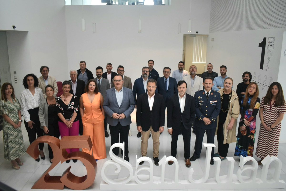 dipualba's tweet image. 🆕️Los #PremiosSanJuan de @EmpresariosFEDA están a la vuelta de la esquina y hoy se han presentado l@s reconocid@s en una cita a la que no ha faltado nuestro diputado, @miguelzamora89.

🎖Nuestro Real Conservatorio Profesional de Música y Danza recibirá una de las #Menciones✨️