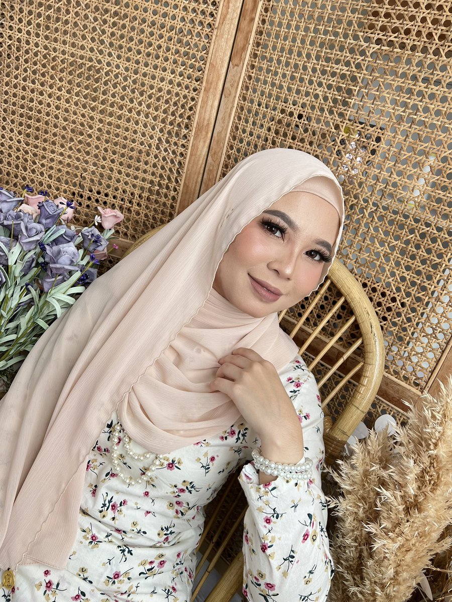 eymahana's tweet photo. Guys, bantu i RT please i nak clearkan stock Mariani sulam handmade yg i buat. Memang nak jual harga rugi je ni siap free postage. 

Sekali free post and every pieces comes with box, before this harga Rm85 tapi now eyma nak clearkan je. Colour lawa lawa banyak lagi. Bantu i pls! https://t.co/yXvu1kJ9zH