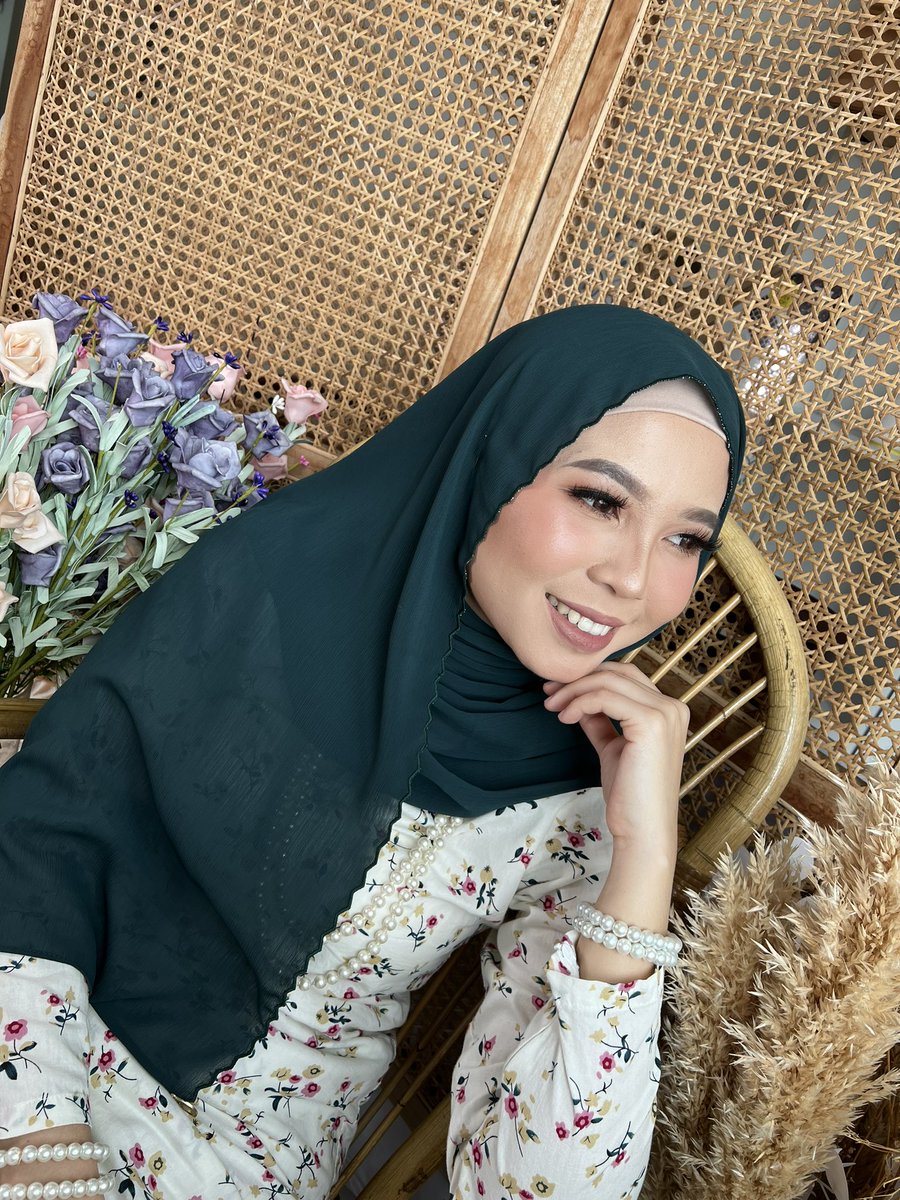 eymahana's tweet photo. Guys, bantu i RT please i nak clearkan stock Mariani sulam handmade yg i buat. Memang nak jual harga rugi je ni siap free postage. 

Sekali free post and every pieces comes with box, before this harga Rm85 tapi now eyma nak clearkan je. Colour lawa lawa banyak lagi. Bantu i pls! https://t.co/yXvu1kJ9zH