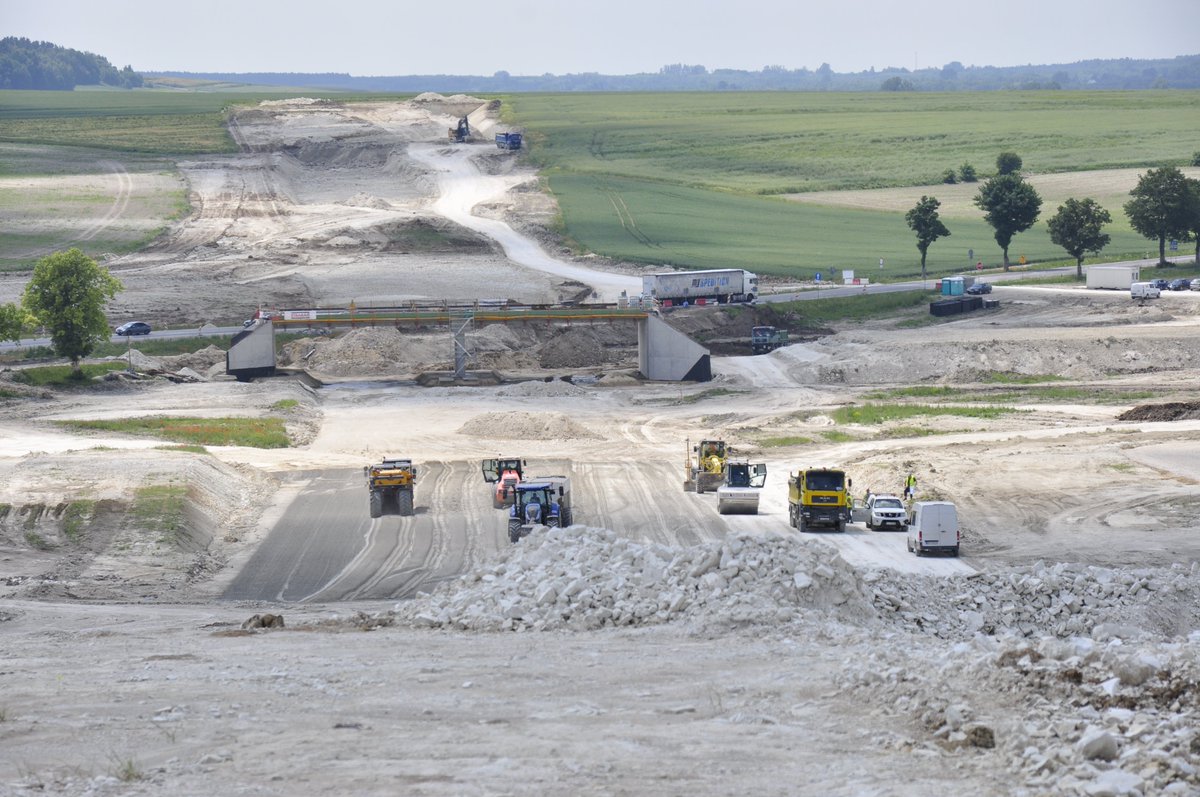 GDDKiA_Lublin's tweet image. #Czerwiec na budowie obwodnicy #Chełm🥀🌹👷‍♂️

#S12 #ŁączymyPolskę