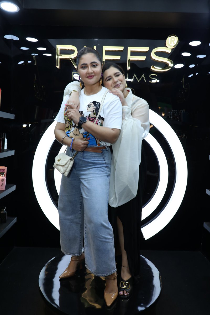 Fragrancebookk's tweet image. Rashmi Desai &amp;amp; Akanksha Puri spotted at RiiFFS PARFUMS in Bombay Times Fashion Week 2024
#riiffs #timesfashionweek #riiffsparfums #rashmidesai #akankshapuri