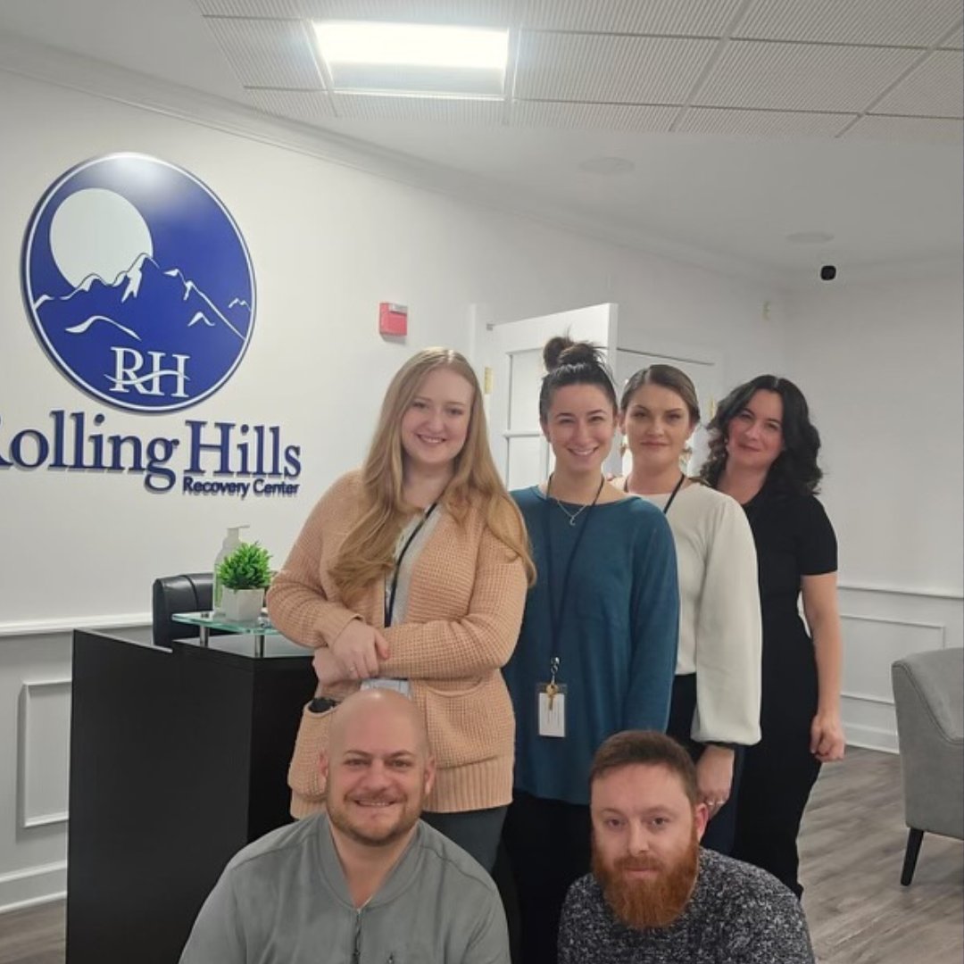 rollinghillsrc's tweet photo. Don't wait to seek help for addiction due to insurance concerns. Call our caring team @roliinghillsrc for assistance. Read how we help https://t.co/CbXBIfxU1p
.
.
#AddictionRehab #DrugRehab #AlcoholRehab #TricareServices https://t.co/SK8g82xLi2
