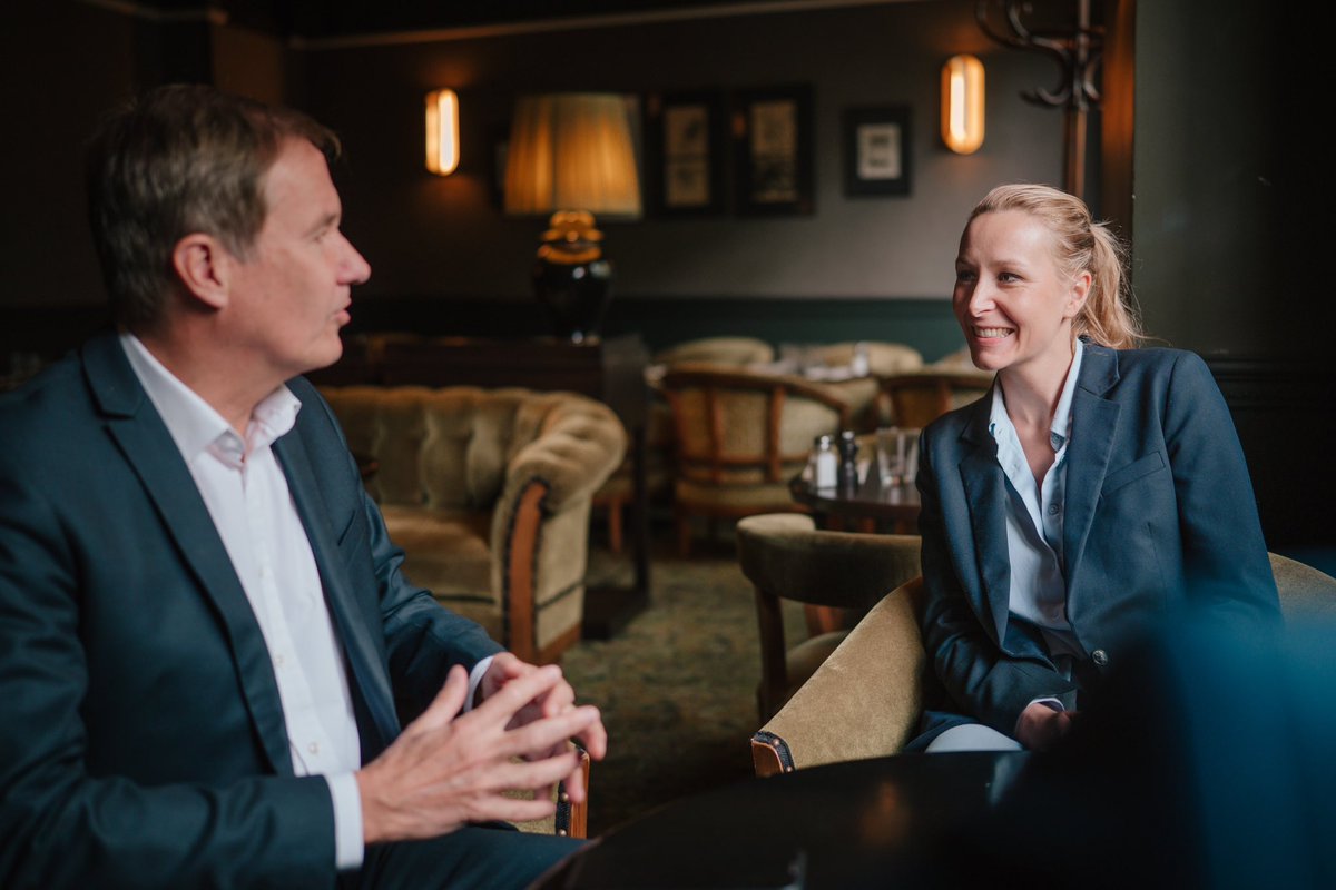 MarionMarechal's tweet image. Le travail pour construire la grande coalition du camp national se poursuit. 
Avec @G_Peltier, nous avons rencontré  ce matin @dupontaignan qui, comme nous, sait que nous avons une occasion historique de sauver notre pays. #dissolution