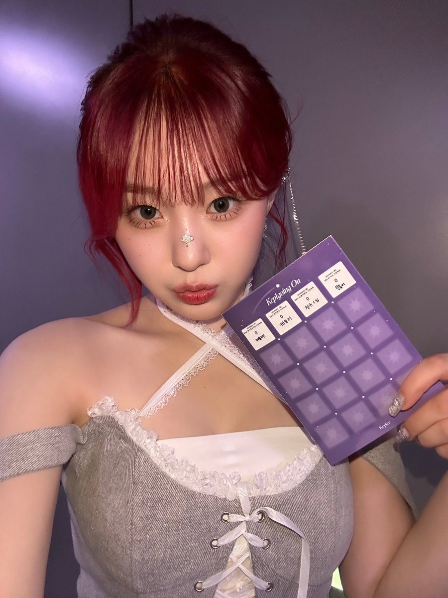 official_kep1er's tweet image. [Catch the Moment📸]

#더쇼 에서도 반짝반짝 ✨️
Kep1er는 빛나는 걸 멈출 수 없어 🤍

Kep1ian의 사랑으로 무럭무럭 자라
별처럼 빛나고 있는 짱플러 🌠
눈부실 만큼 아름다워요 💜

지지 않을 저 별처럼
2주차도 다함께 Let's start!

#Kep1er #케플러
#Shooting_Star #Kep1going_On