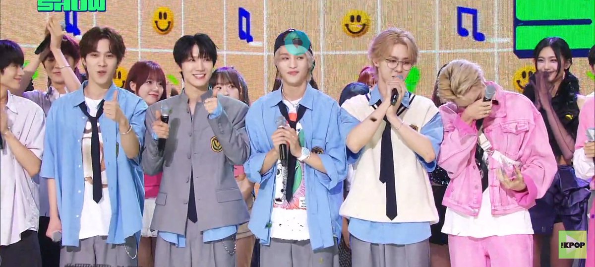 2003Intouch's tweet photo. They all are crying.
The fact that kun kept on telling thank you wayzennies on the mic They all made me cry y'all worked hard wayzennies and importantly our WayV!💚
We all made it today because of you all
WAYV GIVE ME THAT 1ST WIN
#WayV1stWin
#WayV_GiveMeThat1stWin https://t.co/Xju5mmJFxd