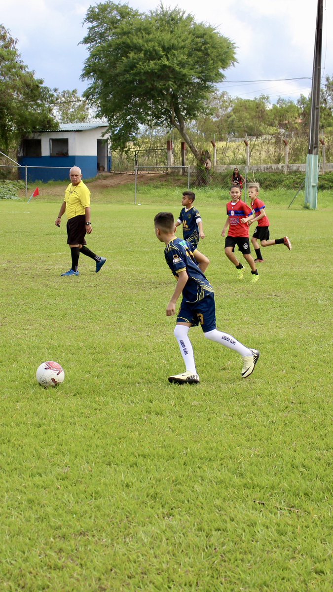 wesleyk981's tweet photo. Gostaria de agradecer primeiramente a Peterson @psgacademyconquista e também aos demais da organização desse encontro esportivo em Itapetinga - BA.

@g5academybase @g5sportsbrazil 
@psgacademyconquista 

#futebol #x1 #vitoriadaconquista #itapetininga #bahia https://t.co/OHzQZvyipB