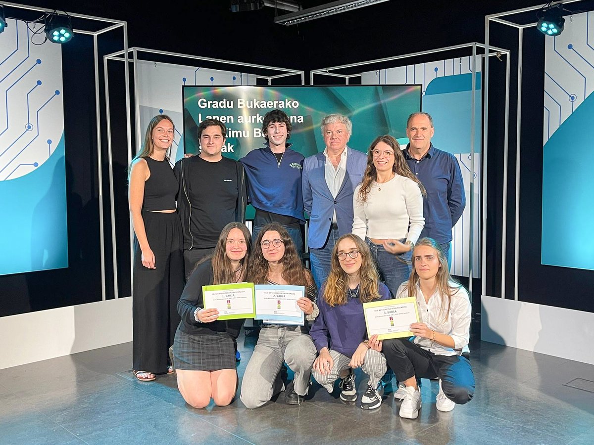 Huhezi's tweet image. 🌱 Banatu dira 2024ko #KimuBerri sariak #IkusEntzunezkoKomunikazioa graduan.

ℹ️ Albistea eta argazkiak: ow.ly/B3vI50SfcyC

@MUnibertsitatea #learningfromreality
