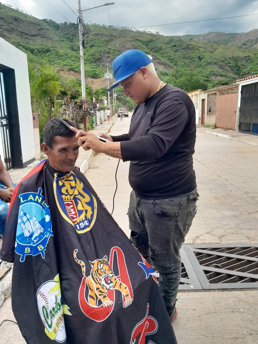#11Jun ¡La Esperanza está en la Calle!

Felicito a la Juventud <a href="/Jpsuv19/">Clemen Jpsuv ✌🏽️</a> por el compromiso de las Brigadas de Solidaridad y el despliegue en todo nuestro municipio, con su voluntad y amor infinito por Revenga, siguen trabajando para llevar actividades de recreación y atención.