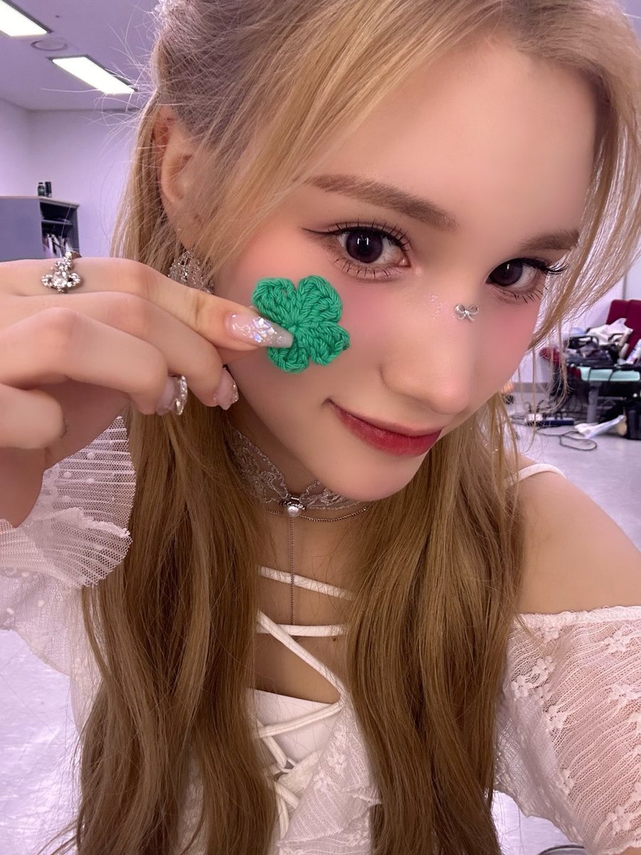 official_kep1er's tweet image. Kep1ian!
오늘의 행운 요정은 휴닝바히에였습니다!
우리 같이 행복하자 🍀

#Kep1er #케플러
#Shooting_Star #Kep1going_On