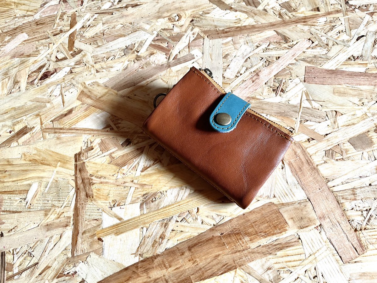 mittsumuttsu's tweet image. 🔑
スマートキーもスッキリ
カードもお金もスッキリ

来週の土日(6/15,16)、北海道は札幌ドームにて「サッポロ　モノヴィレッジ」に出展します。
ブースはカーエリア、G-33です

#キーケース
#keycase 
#鍵
#財布
#カードケース
#アウトドア
#コンパクト
#札幌
#北海道
#札幌ドーム
#モノヴィレ
#革