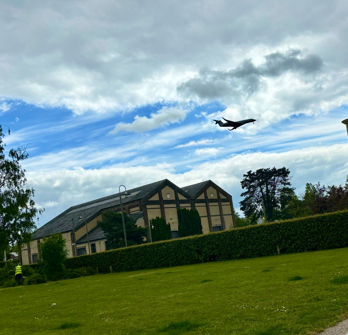 nftmum_'s tweet image. GM Web3! 😎✈️

I was going to spread some positivity, but then I realised, I actually thought it was Wednesday today 🙃 so ima head back out 🚪 and touch some grass cos I need it myself! 😅💆🏻‍♀️

💜 to ya’ll showing up daily, even when you don’t want too! 🙏🏼