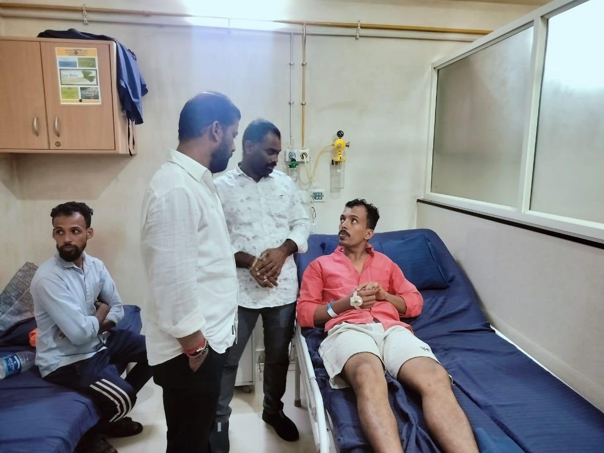 ಮಂಗಳೂರು ಭಾರತ ಮಾತೆಗೆ ಜೈಕಾರ ಹಾಕಿದವರ ಮೇಲೆ ಮುಸ್ಲಿಂ ಜಿಹಾದಿಗಳಿಂದ ಚೂರಿ ಇರಿತ -  

ರಾಜ್ಯಸರಕಾರದ ಅತೀಯಾದ ಮುಸ್ಲಿಂ ಓಲೈಕೆ ಮತ್ತು ಹಿಂದೂ ವಿರೋಧಿ ನೀತಿಯ ವಿರುದ್ಧ ಹಿಂದೂ ಸಮಾಜ ಎಚ್ಚೆತ್ತುಕೊಳ್ಳಬೇಕಾಗಿದೆ.