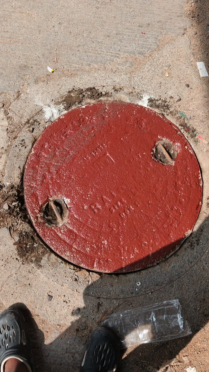 hmwssbmgrsrngr's tweet image. Sir, Fixing of safety grills to deep manholes and painting the manhole covers with red paint,and also providing caution boards at deep manholes under S.R.Nagar section, SD-III, O&amp;amp;M Div-VI. @HMWSSBOnline @MDHMWSSB @hmwssbcgmomc2 @hmwssbgmom6 @Hmwssbdgmsomgud