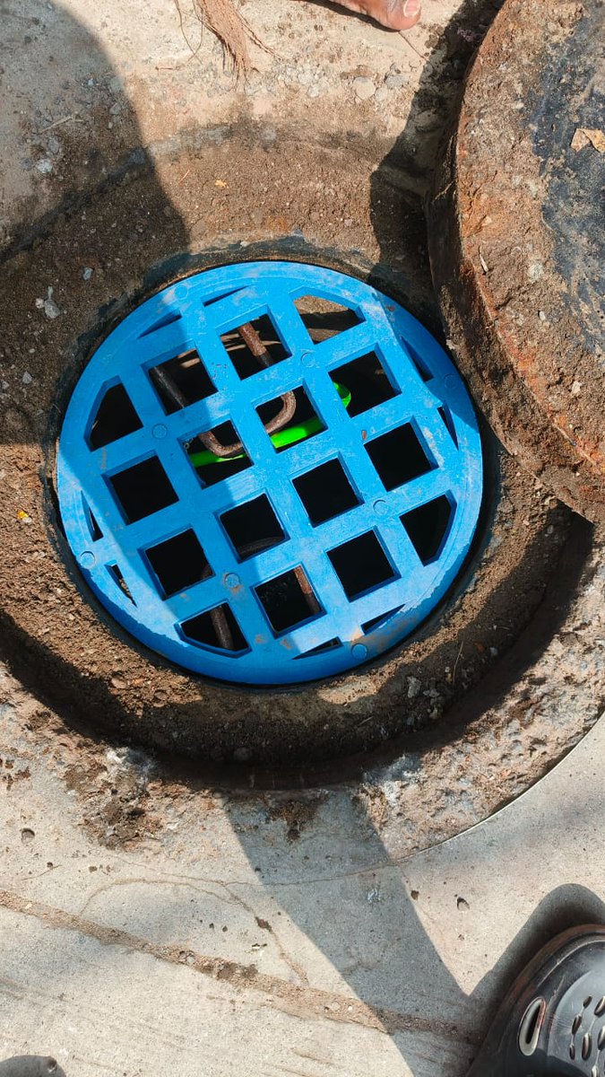 hmwssbmgrsrngr's tweet image. Sir, Fixing of safety grills to deep manholes and painting the manhole covers with red paint,and also providing caution boards at deep manholes under S.R.Nagar section, SD-III, O&amp;amp;M Div-VI. @HMWSSBOnline @MDHMWSSB @hmwssbcgmomc2 @hmwssbgmom6 @Hmwssbdgmsomgud